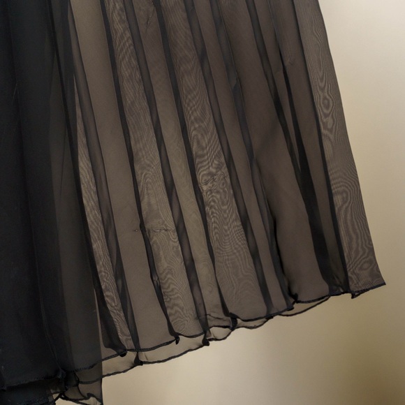 Carmen Marc Valvo Couture beaded, pleated black chiffon gown, fully lined size 2 - Picture 7 of 10